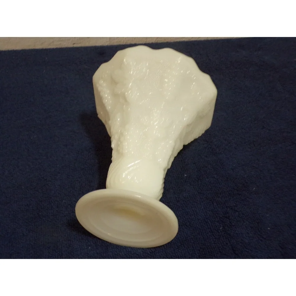 Anchor Hocking Milk Glass Vintage Vase w/Pedestal Grape & Vine Ruffle Edge‎